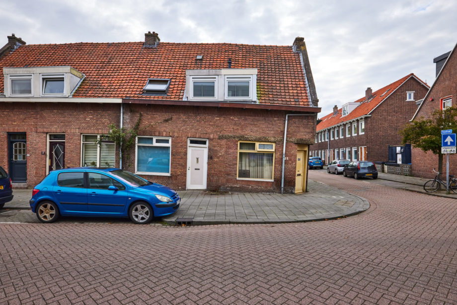 Verzakte huizen door funderingsproblemen in Overschie Rotterdam.